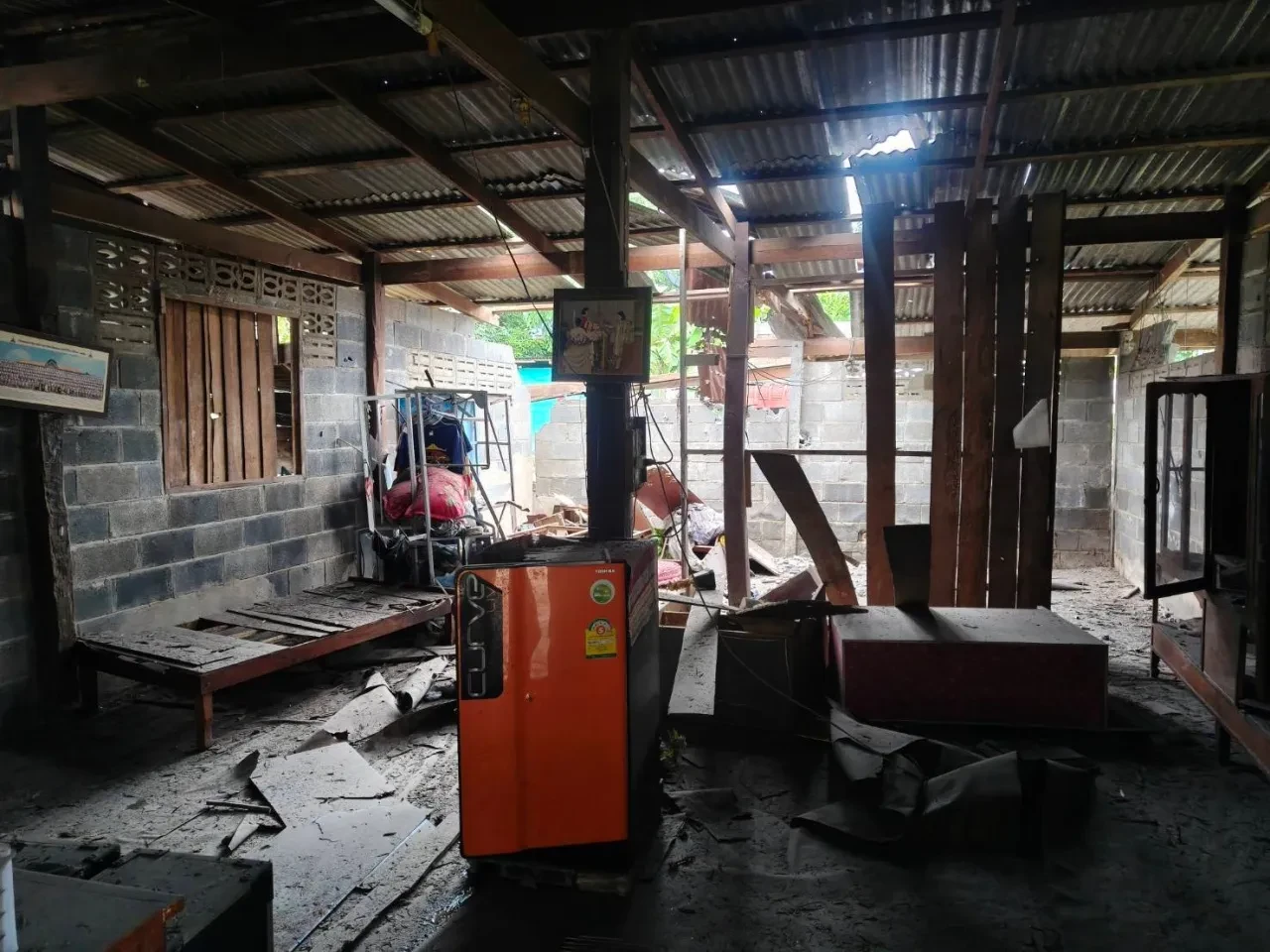 ด่วน! จรวด BM-21 จากกัมพูชาตกใส่บ้านในกันทรลักษ์ ดับ 1 เจ็บ 1 – สถานการณ์ชายแดนเดือดอีกครั้ง! (อัปเดท 2025)